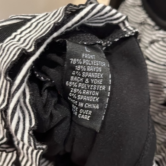 AB Studio, White stripes on black, ruffled, Tank. Women’s size L. Used, … - Picture 5 of 5